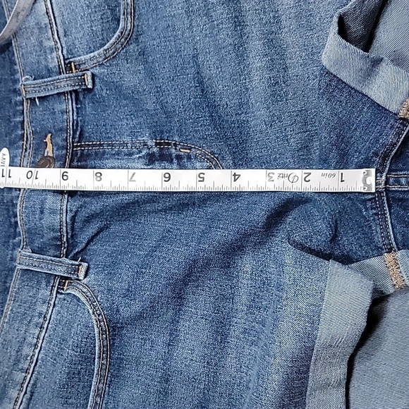 Old Navy Size 12 Medium Wash Blue Denim Rolled Cuff Jean Shorts, Gently Used - Picture 7 of 10